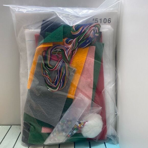 Design Works Felt Christmas Kit Lot Stocking Santa Wall Hanging Snowman Craft Se - Picture 5 of 5